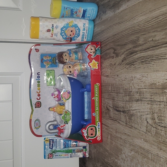 Cocomelon bath bundle